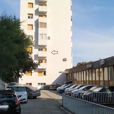 Rino****, 58m², 170m From The Apartman