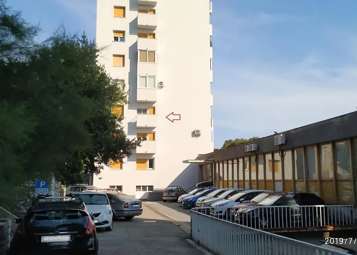 Rino****, 58m², 170m From The Apartman