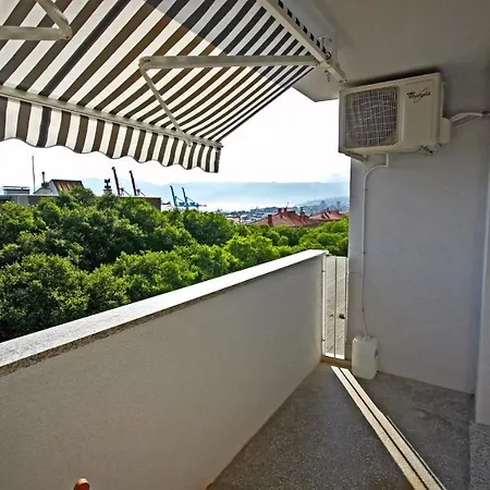 Rino****, 58m², 170m From The Appartement Rijeka