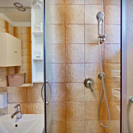 Rino****, 58m², 170m From The Rijeka