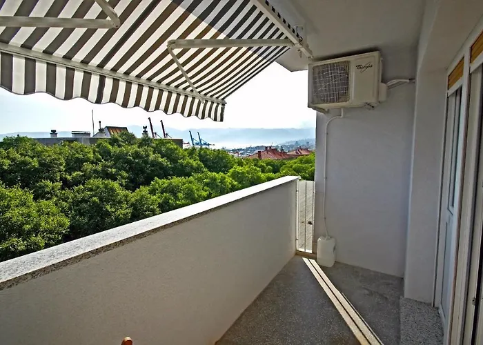 Rino****, 58m², 170m From The Appartement Rijeka