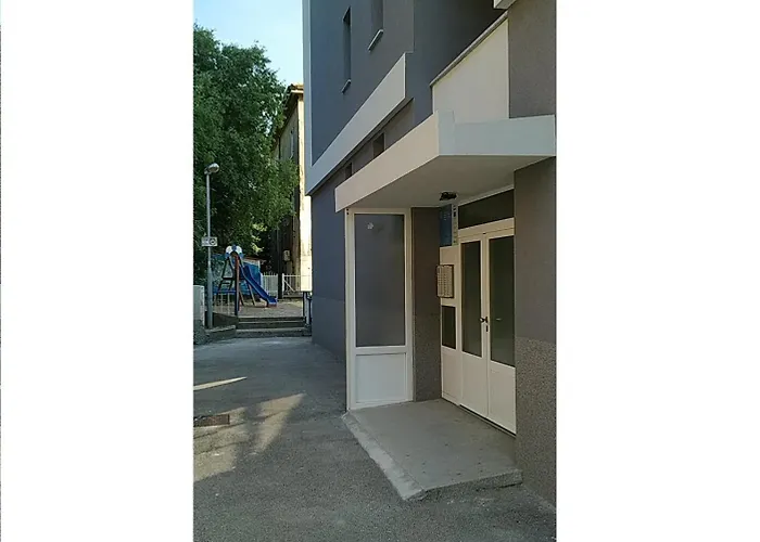 Rino****, 58m², 170m From The Appartement